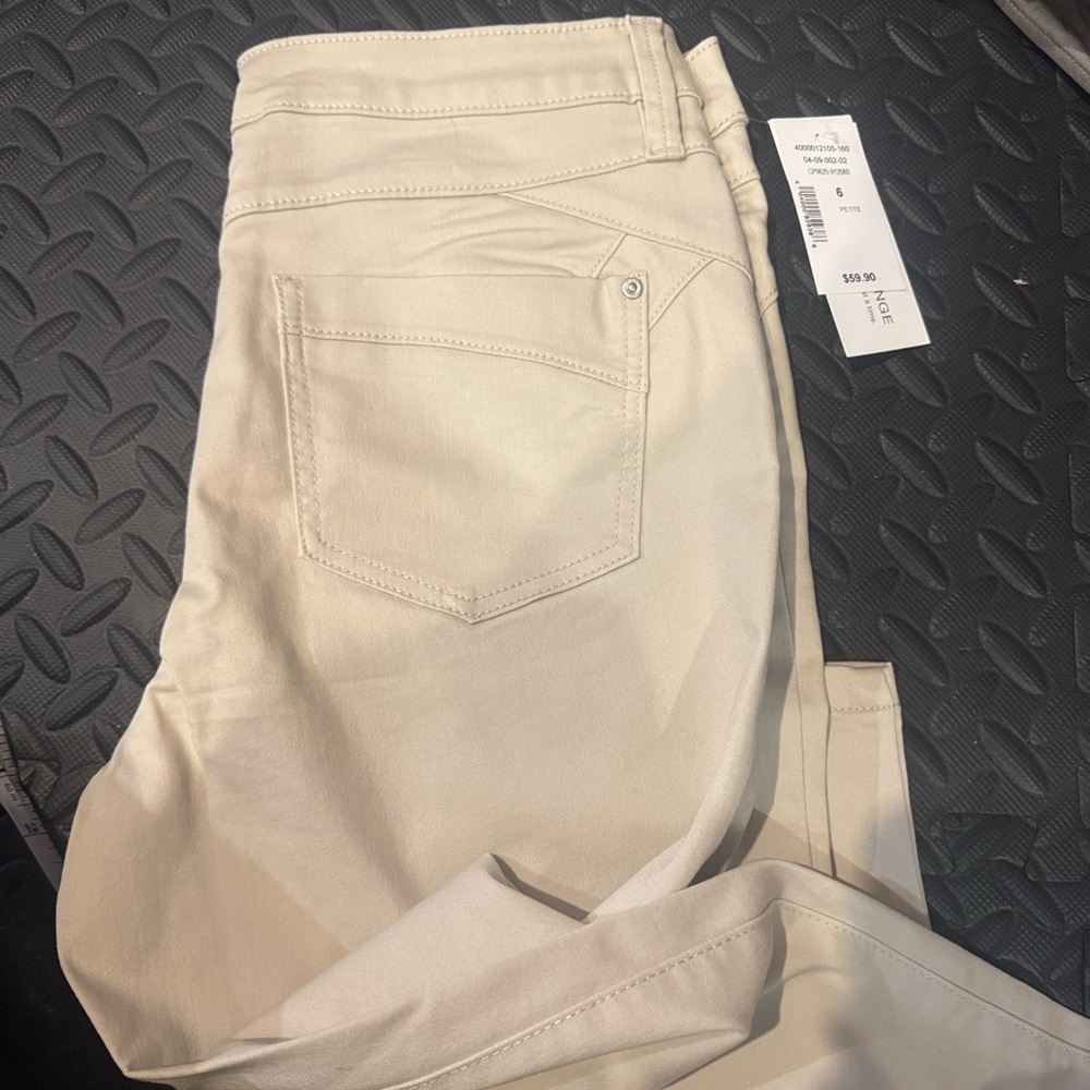 Cleo • NWT LILLY Capri - built in butt lift W16”-18” R10” I20” - Picture 2 of 3